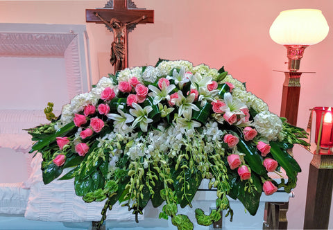 CC-6 Casket cover de rosas, lirios, orquídeas y hortensias