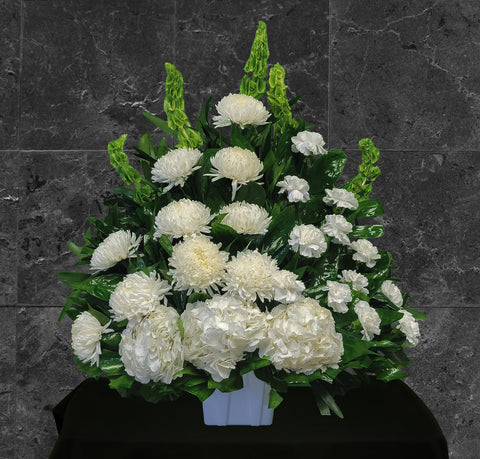 CF-4 Canasta funeral de claveles, crisantemos y hortensias