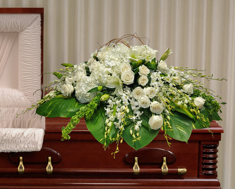 CC-9 Casket cover de rosas, lirios, orquídeas y hortensias
